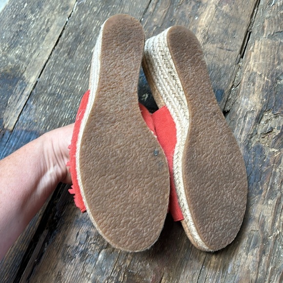 UGG DANES ESPADRILLES WEDGE SANDALS -TANGO RED FRINGE SUEDE Size 8 - Picture 4 of 5